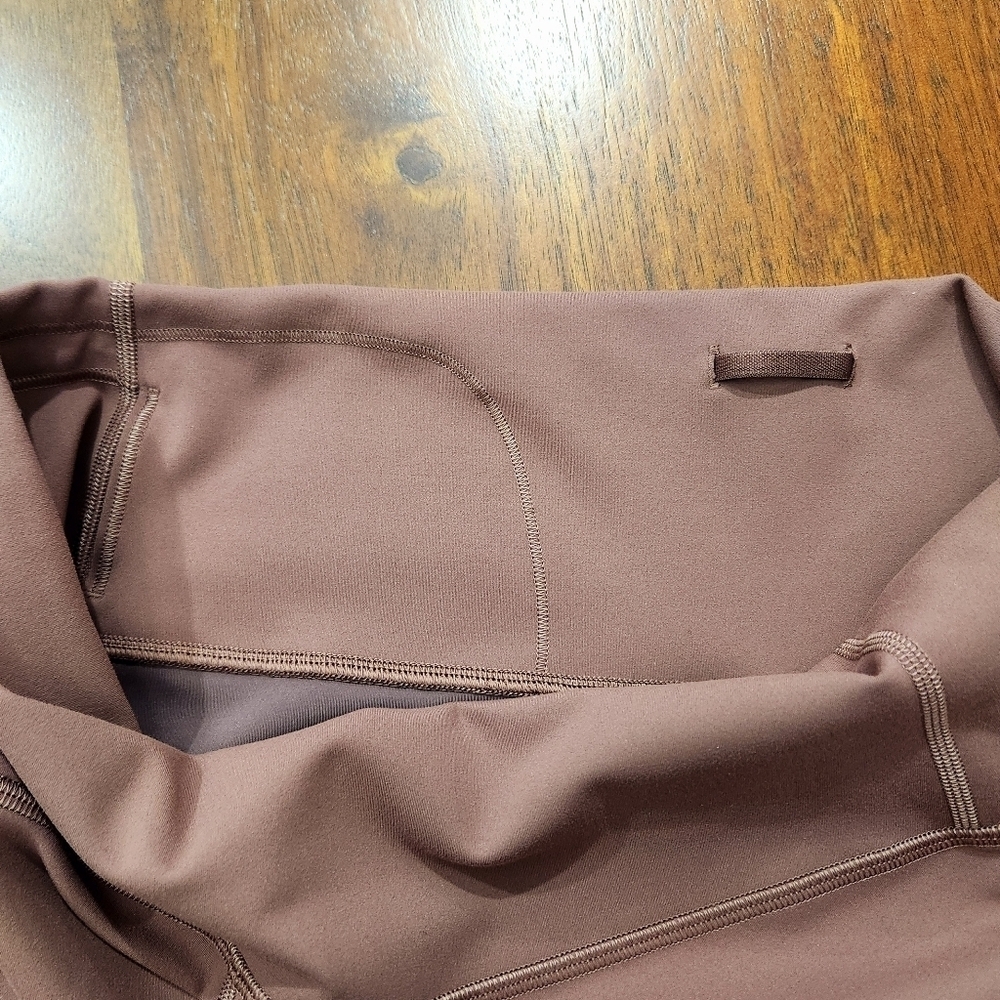 Lululemon Size 12 Wunder Train High Rise Short 4” Mocha Yoga Training NWT - Picture 5 of 6